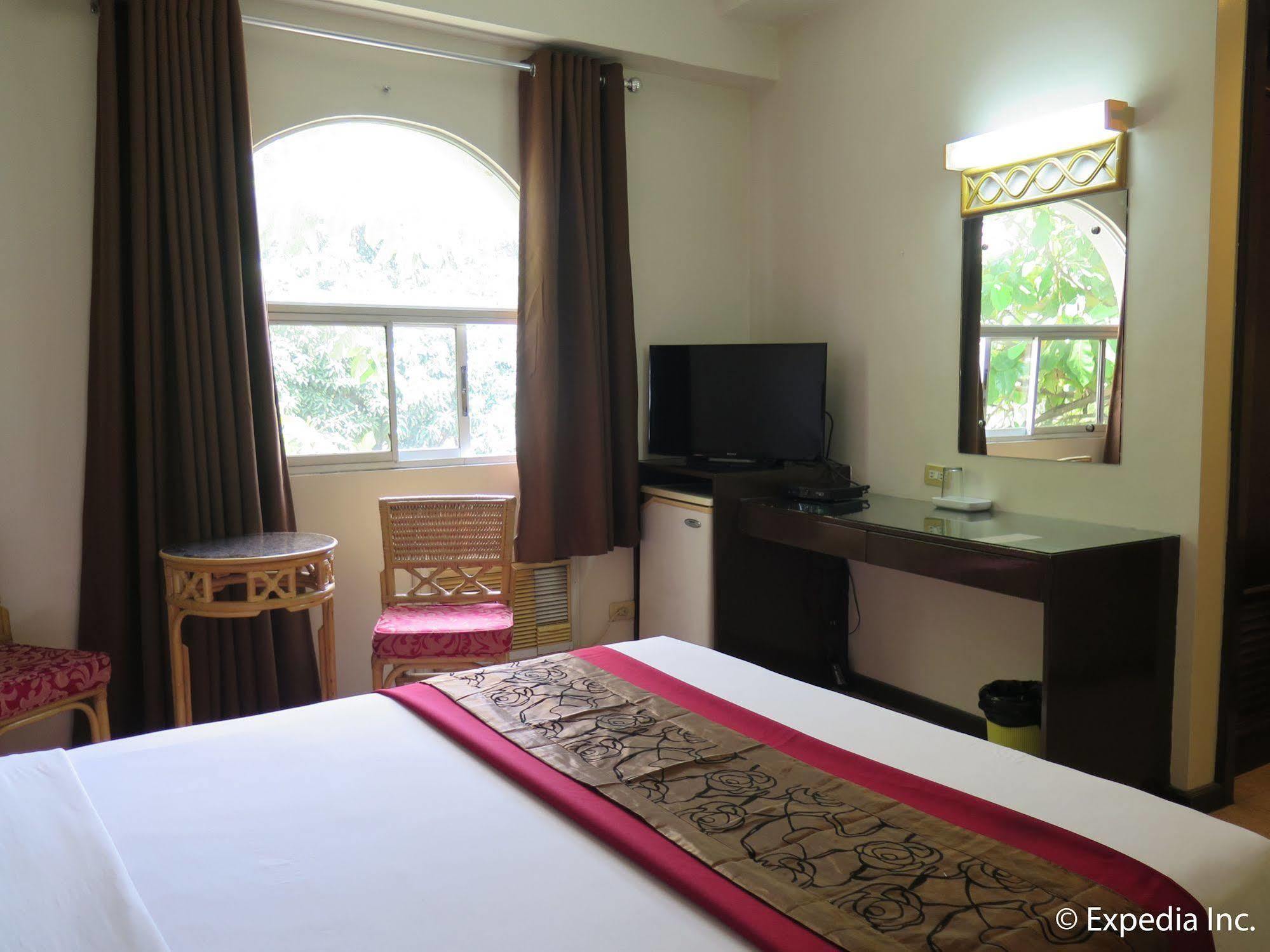 Oyo 414 Humberto'S Hotel Davao Luaran gambar