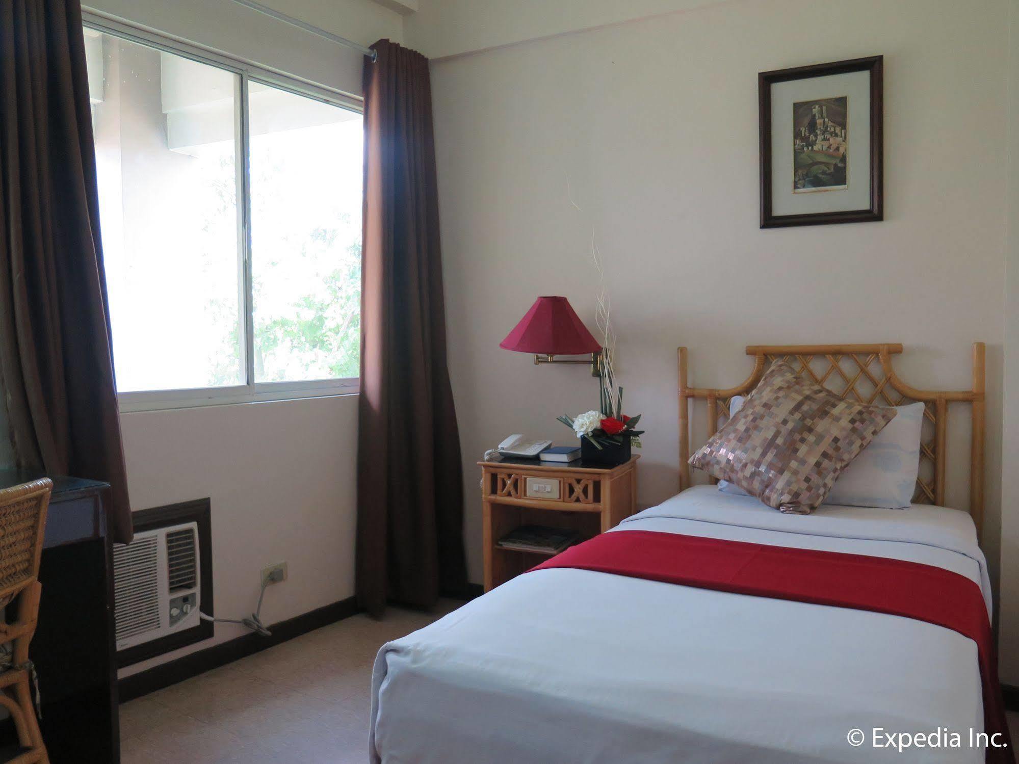 Oyo 414 Humberto'S Hotel Davao Luaran gambar